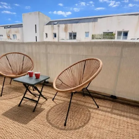 With Terrace And Pool In * ラ・ロシェル