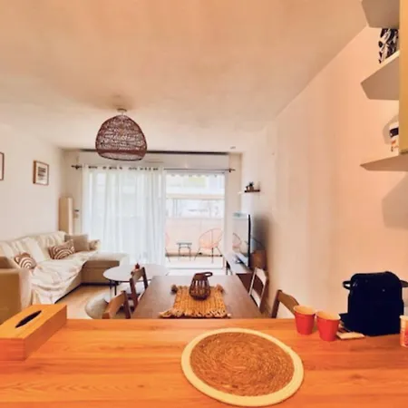 With Terrace And Pool In Appartamento La Rochelle (Charente-Maritime)