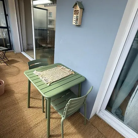 With Terrace And Pool In شقة *
